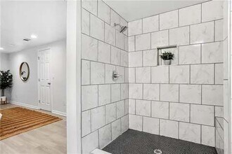 872 Glenway Dr SW in East Point, GA - Foto de edificio - Building Photo