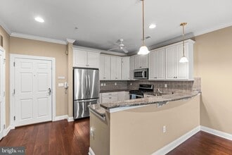 2022 Crescent Wy, Unit C2022 in Cherry Hill Township, NJ - Foto de edificio - Building Photo