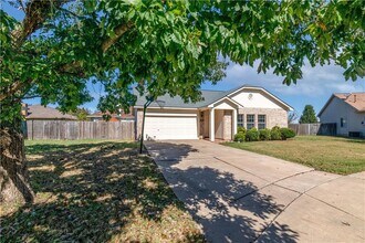 105 Bluejay Cove in Hutto, TX - Foto de edificio - Building Photo