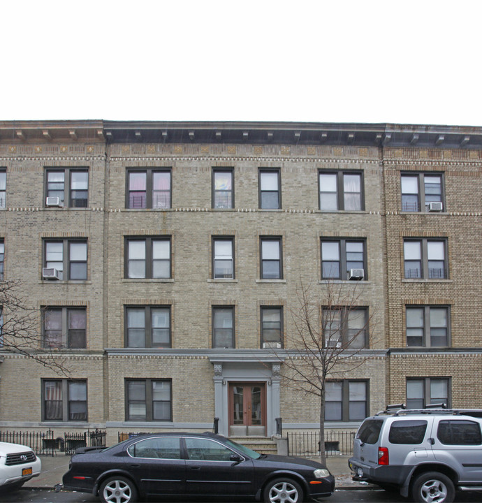 6119 Madison St in Ridgewood, NY - Building Photo