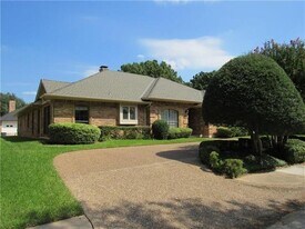 6711 Lovington Dr in Dallas, TX - Building Photo