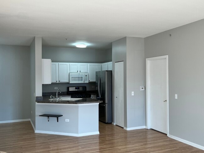 property at 3275 Stratford Ct