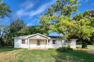 410 N Division St in Asher, OK - Building Photo