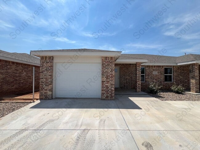 property at 2121 Bobwhite Ct