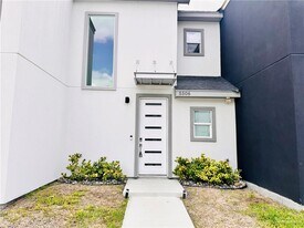 20 N Crown Point in Pharr, TX - Building Photo