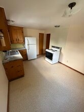 1020 Beach Rd, Unit 3 Lower in Cheektowaga, NY - Building Photo - Building Photo