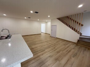 936 NW 10th St in Florida City, FL - Building Photo - Building Photo