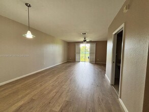 8253 SW 29th St in Miramar, FL - Building Photo - Building Photo