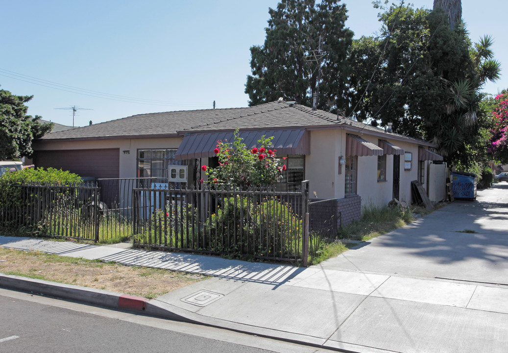 6052 Fishburn Ave in Huntington Park, CA - Building Photo