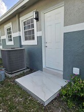 2571 NW 18th Ct in Fort Lauderdale, FL - Building Photo - Building Photo