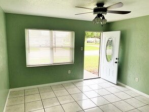 7075 47th St N in Pinellas Park, FL - Foto de edificio - Building Photo