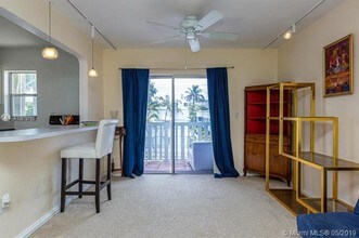 1530 Pennsylvania Ave-Unit -301 in Miami Beach, FL - Building Photo - Building Photo
