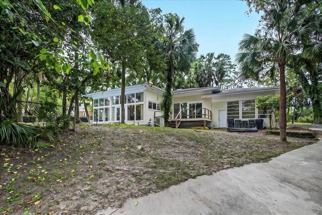 1205 Gardenia Dr in Tallahassee, FL - Foto de edificio - Building Photo