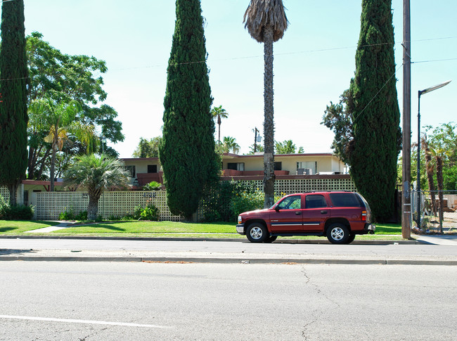 4720 E Shields Ave in Fresno, CA - Building Photo - Building Photo