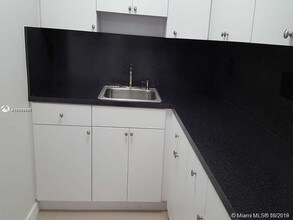 1720 NW N River Dr, Unit 406 in Miami, FL - Foto de edificio - Building Photo