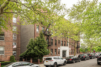 2 Webster Avenue in New York, NY - Building Photo - Building Photo