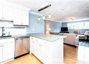 1105 Lexington St-Unit -#4-2 in Waltham, MA - Building Photo - Building Photo
