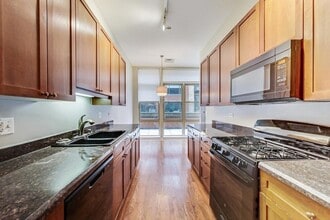 324 N Jefferson St in Chicago, IL - Building Photo - Building Photo