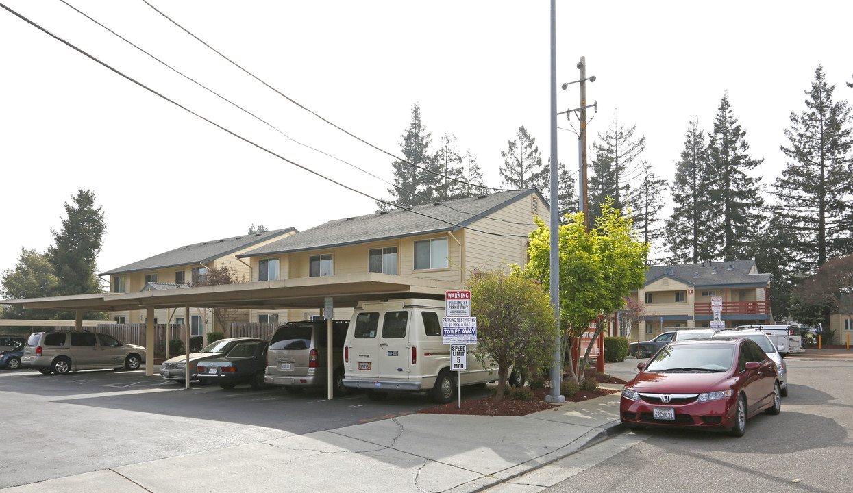 Le Beaulieu Apartments in Cupertino, CA - Foto de edificio