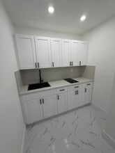 1741 NW 68th St, Unit RR in Miami, FL - Foto de edificio - Building Photo