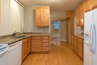 3650 W George St, Unit 1F in Chicago, IL - Building Photo - Building Photo
