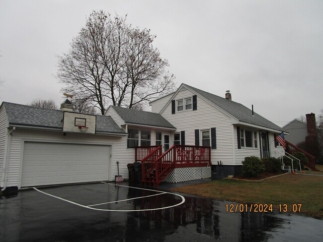 282 Central St in Auburn, MA - Foto de edificio - Building Photo