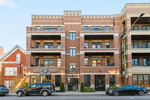 3056 N Clybourn Ave in Chicago, IL - Building Photo
