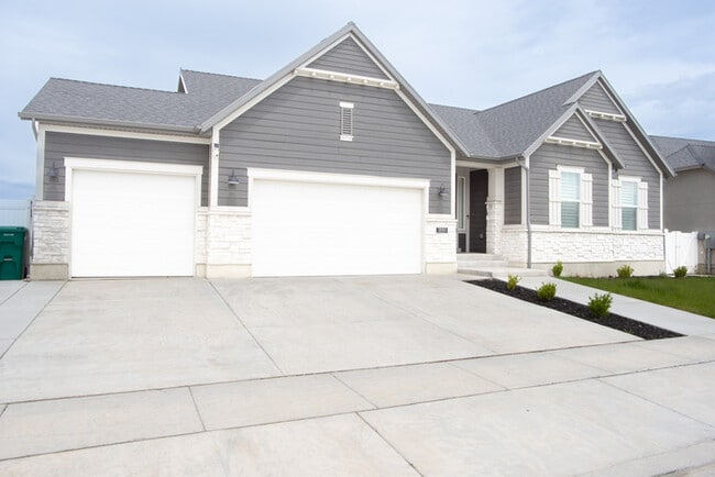 property at 3880 Safflower Dr