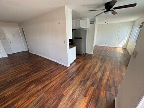 1138 S Corning St, Unit 7 in Los Angeles, CA - Building Photo - Building Photo