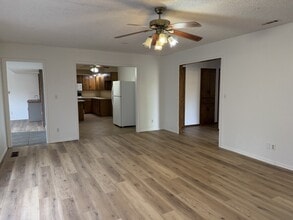 202 N Cimarron Dr in Enid, OK - Building Photo - Building Photo