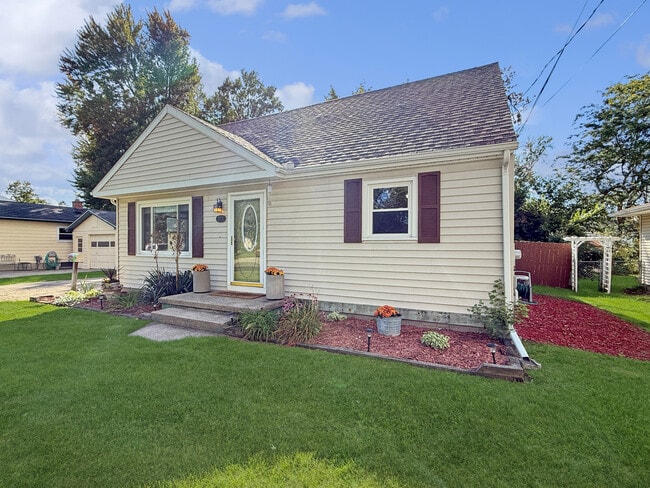 1118 Pine St in Grand Ledge, MI - Foto de edificio - Building Photo