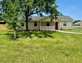 1592 Dr Martin Luther King Jr Dr in Montgomery, TX - Building Photo - Building Photo