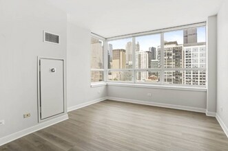 729 W Adams St in Chicago, IL - Building Photo - Building Photo