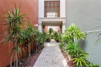 2411 W Horatio St in Tampa, FL - Building Photo - Building Photo