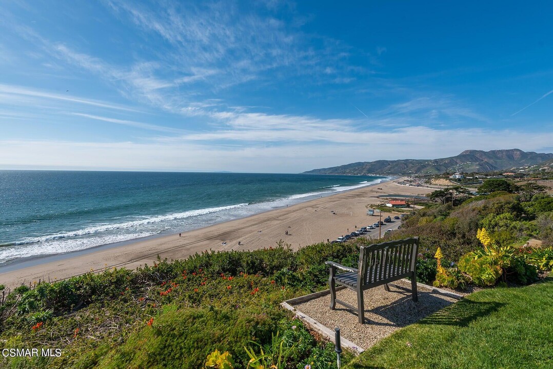 6793 Seawatch Ln in Malibu, CA - Building Photo