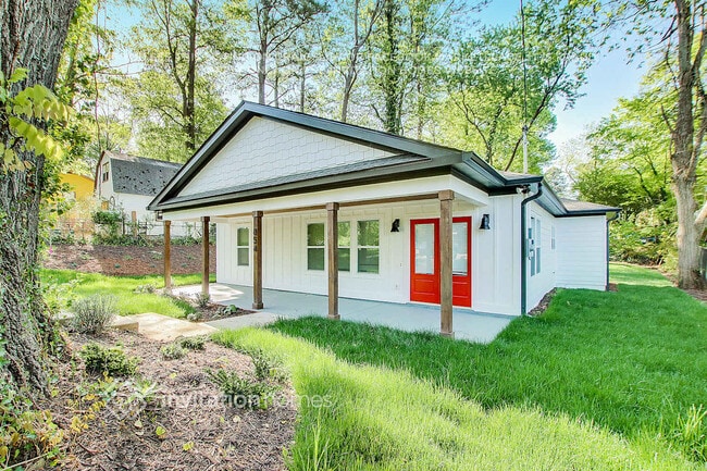 854 Dodge St S E in Smyrna, GA - Foto de edificio - Building Photo