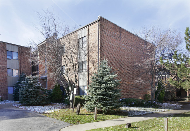 1302 E Ports O Call Dr in Palatine, IL - Building Photo - Building Photo