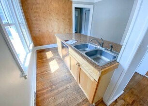 2404 Knapp St in Ames, IA - Building Photo - Building Photo