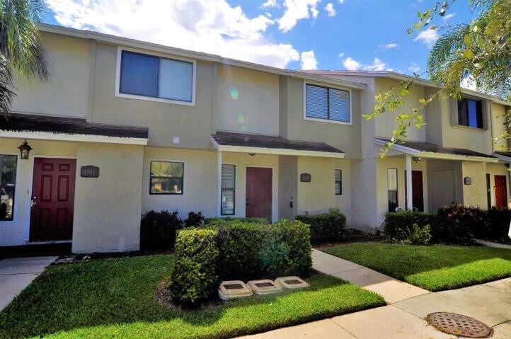 4203 Inlet Cir-Unit -4203 in Greenacres, FL - Building Photo