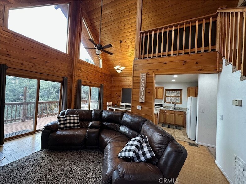 1811 Zermatt Dr, Unit 1022 in Pine Mountain Club, CA - Foto de edificio