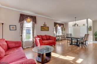 49 Gordon Cir in Parsippany Troy Hills, NJ - Building Photo - Building Photo