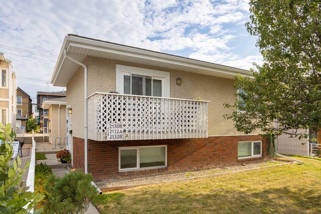 2132 33 Av SW in Calgary, AB - Building Photo