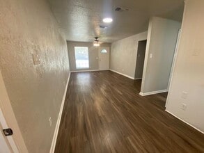 7452 Beaty St in Fort Worth, TX - Foto de edificio - Building Photo