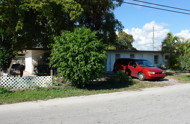 900 NW 19th Ave in Pompano Beach, FL - Foto de edificio - Building Photo