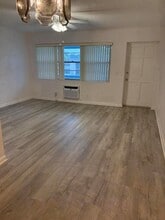 151 Canterbury E in West Palm Beach, FL - Foto de edificio - Building Photo