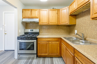 Mapleridge Apartments in Ann Arbor, MI - Building Photo - Interior Photo