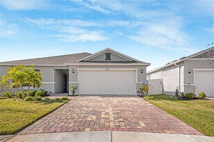 7326 34th Ct E in Sarasota, FL - Building Photo