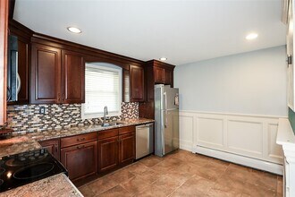 24 Mead Ln in Westbury, NY - Building Photo - Building Photo