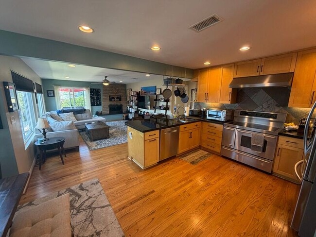 property at 3628 Lloyd Pl