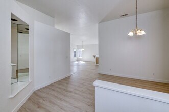 1903 E Emerald Ave in Fresno, CA - Foto de edificio - Building Photo